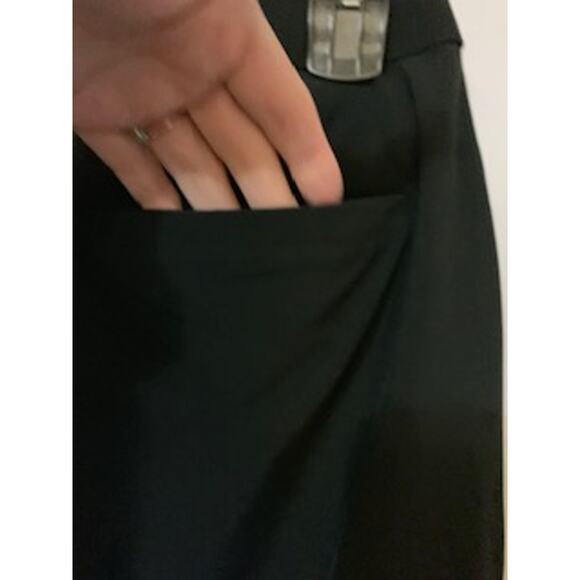 Weekends by Chico's Size 2 Black Crop Pant - Picture 5 of 6